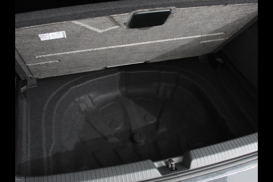 Volkswagen Golf 1.5 eTSI 150pk DSG R-Line Panorama dak Navigatie Apple Carplay/Android Auto Climate Control Camera Dab Extra Getint Glas Adaptive Cruise Control Virtual Cockpit Lichtmetalen Velgen