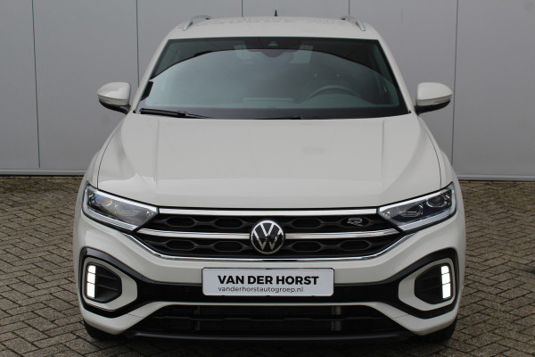 Volkswagen T-Roc 1.5-150pk R-Line Edition DSG-AUTOMAAT ! Gun u het comfort van een automaat ! Slechts 16.500km ! Stoel- en stuurwielverw., IQ-light, Adaptieve cruise cntrl, Navigatie by Apple Carplay/Android auto, Autm. airco dual, Camera, Elektr. achterklep etc.