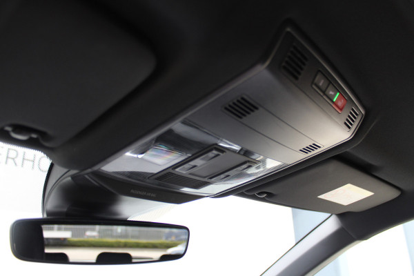 Volkswagen T-Roc 1.5-150pk R-Line Edition DSG-AUTOMAAT ! Gun u het comfort van een automaat ! Slechts 16.500km ! Stoel- en stuurwielverw., IQ-light, Adaptieve cruise cntrl, Navigatie by Apple Carplay/Android auto, Autm. airco dual, Camera, Elektr. achterklep etc.