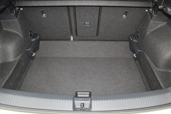 Volkswagen T-Roc 1.5-150pk R-Line Edition DSG-AUTOMAAT ! Gun u het comfort van een automaat ! Slechts 15.000km ! Stoel- en stuurwielverw., IQ-light, Adaptieve cruise cntrl, Navigatie by Apple Carplay/Android auto, Autm. airco dual, Camera, Elektr. achterklep etc.