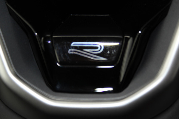 Volkswagen T-Roc 1.5-150pk R-Line Edition DSG-AUTOMAAT ! Gun u het comfort van een automaat ! Slechts 15.000km ! Stoel- en stuurwielverw., IQ-light, Adaptieve cruise cntrl, Navigatie by Apple Carplay/Android auto, Autm. airco dual, Camera, Elektr. achterklep etc.