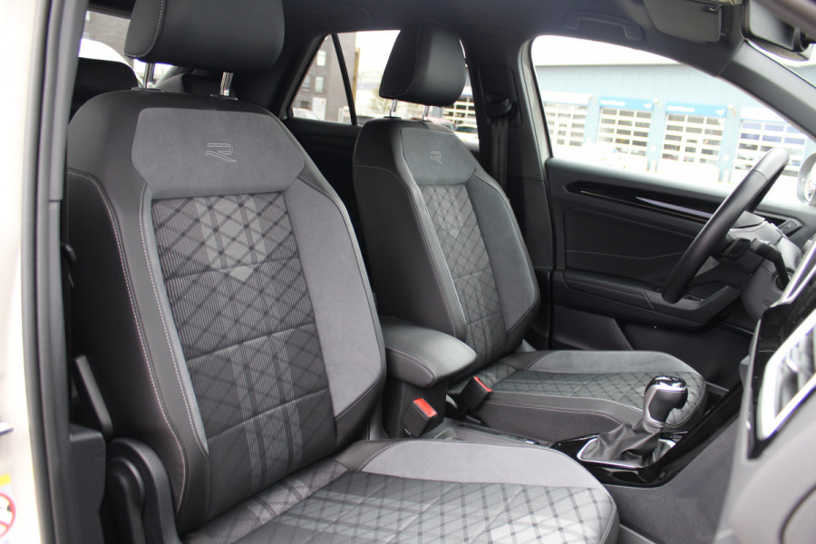 Volkswagen T-Roc 1.5-150pk R-Line Edition DSG-AUTOMAAT ! Gun u het comfort van een automaat ! Slechts 15.000km ! Stoel- en stuurwielverw., IQ-light, Adaptieve cruise cntrl, Navigatie by Apple Carplay/Android auto, Autm. airco dual, Camera, Elektr. achterklep etc.