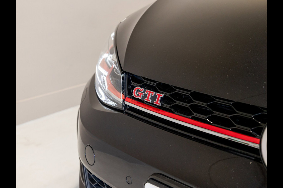 Volkswagen Golf 2.0 TSI GTI Performance / 245pk / Panorama dak / Leder / Dodehoek herkenning ./