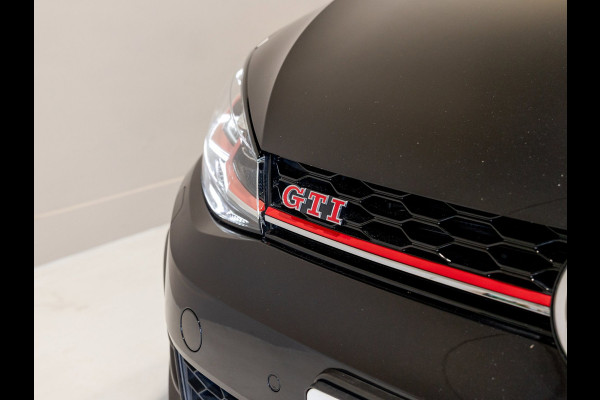 Volkswagen Golf 2.0 TSI GTI Performance / 245pk / Panorama dak / Leder / Dodehoek herkenning ./