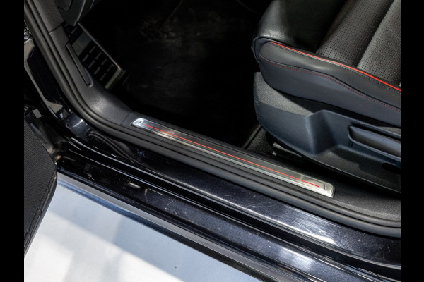 Volkswagen Golf 2.0 TSI GTI Performance / 245pk / Panorama dak / Leder / Dodehoek herkenning ./