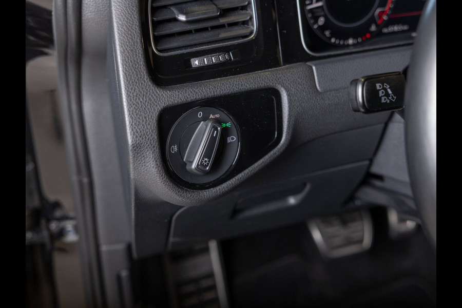 Volkswagen Golf 2.0 TSI GTI Performance / 245pk / Panorama dak / Leder / Dodehoek herkenning ./