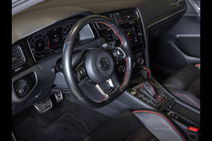 Volkswagen Golf 2.0 TSI GTI Performance / 245pk / Panorama dak / Leder / Dodehoek herkenning ./