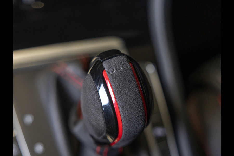 Volkswagen Golf 2.0 TSI GTI Performance / 245pk / Panorama dak / Leder / Dodehoek herkenning ./