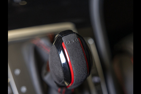 Volkswagen Golf 2.0 TSI GTI Performance / 245pk / Panorama dak / Leder / Dodehoek herkenning ./