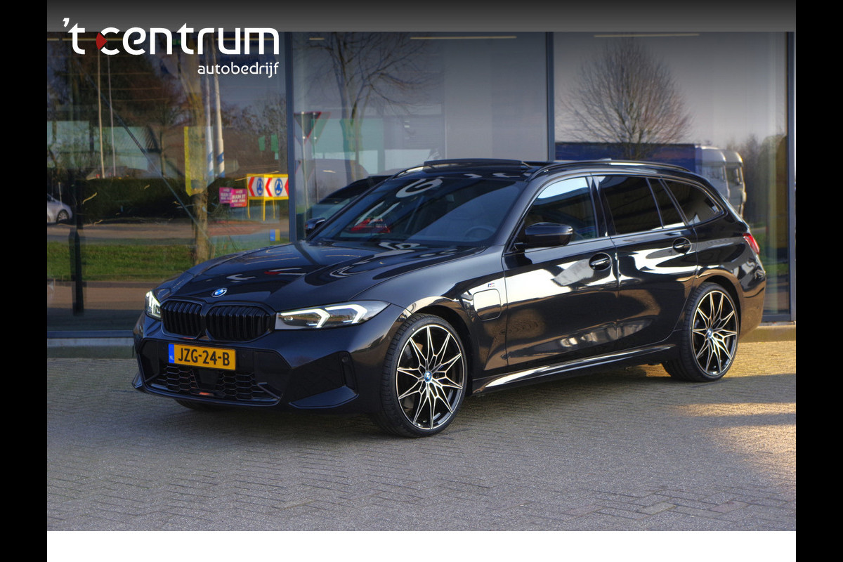 BMW 3 Serie Touring 330e 293 PK xDrive M-Sport Pro PHEV, Panoramadak, Kuipstoelen, Head-Up, Memory, Adap. Cruise Control