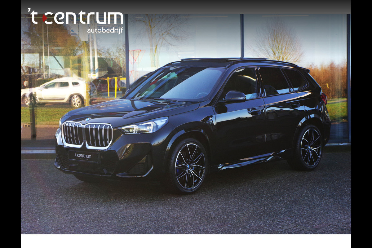 BMW X1 sDrive20i 170 PK M-Sport, Panoramadak, Adap. Cruise Control, Kuipstoelen, LED