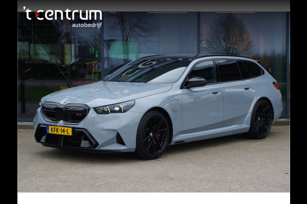 BMW 5 Serie Touring M5, M-Drivers Pack, Panoramadak, B&W Sound, Trekhaak, Carbon Int, Driv. Ass. Prof, Comfort Pack,