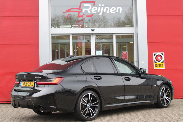 BMW 3-serie 330e 292PK xDRIVE | PANORAMISCH SCHUIF/KANTEL DAK | M-SPORT PRO-PAKKET | M-SPORT REMMEN UITGEVOERD IN DONKERBLAUW MET M LOGO | BMW LIVE COCKPIT PROFESSIONAL | CURVED DISPLAY |DRIVING ASSISTANT INCL. HEAD-UP DISPLAY | PARKING ASSIST INCL. ACHTERUITRIJCAMERA | ADAPTIEVE LED KOPLAMPEN |SHADOW LINE | M-SPORTSTOELEN VOOR | LEDER VERNASCA MET CONTRAST STIKSELS M-SPORT | STOEL VERWARMING | DRAADLOZE APPLE CARPLAY | ELEKTRISCH VERSTELBARE STOELEN MET GEHEUGEN FUNCTIE | HEAD UP DISPLAY | DRAADLOZE TELEFOONLADER | DODEHOEK BEWAKING | COMFORT PACK INCL. ELEKTRISCHE ACHTERKLEP | A