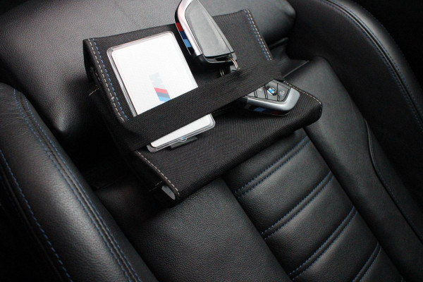 BMW 3-serie 330e 292PK xDRIVE | PANORAMISCH SCHUIF/KANTEL DAK | M-SPORT PRO-PAKKET | M-SPORT REMMEN UITGEVOERD IN DONKERBLAUW MET M LOGO | BMW LIVE COCKPIT PROFESSIONAL | CURVED DISPLAY |DRIVING ASSISTANT INCL. HEAD-UP DISPLAY | PARKING ASSIST INCL. ACHTERUITRIJCAMERA | ADAPTIEVE LED KOPLAMPEN |SHADOW LINE | M-SPORTSTOELEN VOOR | LEDER VERNASCA MET CONTRAST STIKSELS M-SPORT | STOEL VERWARMING | DRAADLOZE APPLE CARPLAY | ELEKTRISCH VERSTELBARE STOELEN MET GEHEUGEN FUNCTIE | HEAD UP DISPLAY | DRAADLOZE TELEFOONLADER | DODEHOEK BEWAKING | COMFORT PACK INCL. ELEKTRISCHE ACHTERKLEP | A