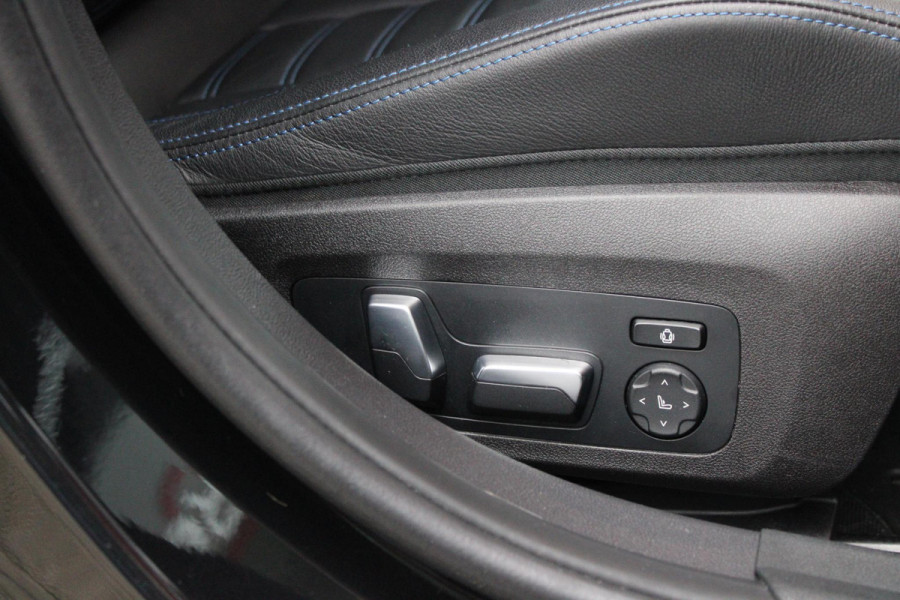 BMW 3-serie 330e 292PK xDRIVE | PANORAMISCH SCHUIF/KANTEL DAK | M-SPORT PRO-PAKKET | M-SPORT REMMEN UITGEVOERD IN DONKERBLAUW MET M LOGO | BMW LIVE COCKPIT PROFESSIONAL | CURVED DISPLAY |DRIVING ASSISTANT INCL. HEAD-UP DISPLAY | PARKING ASSIST INCL. ACHTERUITRIJCAMERA | ADAPTIEVE LED KOPLAMPEN |SHADOW LINE | M-SPORTSTOELEN VOOR | LEDER VERNASCA MET CONTRAST STIKSELS M-SPORT | STOEL VERWARMING | DRAADLOZE APPLE CARPLAY | ELEKTRISCH VERSTELBARE STOELEN MET GEHEUGEN FUNCTIE | HEAD UP DISPLAY | DRAADLOZE TELEFOONLADER | DODEHOEK BEWAKING | COMFORT PACK INCL. ELEKTRISCHE ACHTERKLEP | A