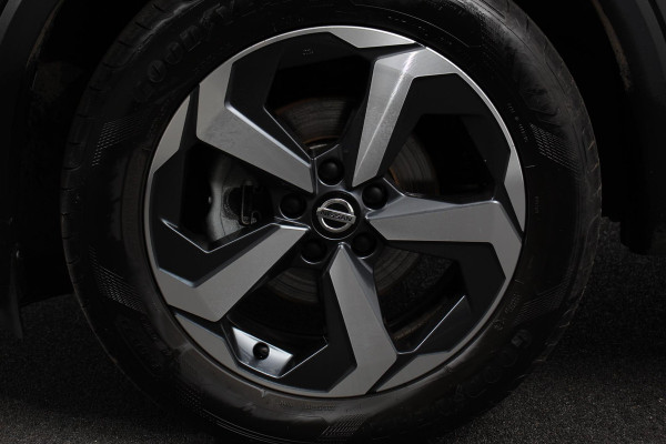 Nissan QASHQAI 1.3 DIG-T 158 pk Automaat N-Connecta Navigatie Apple Carplay/Android Auto Adaptive Cruise Control Parkeersensoren 360 camera Park Assist Lane Assist Stoel- en stuurwielverwarming Verwarmde voorruit LED koplampen Privacy Glass Trekhaak