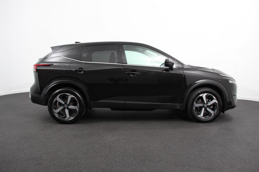 Nissan QASHQAI 1.3 DIG-T 158 pk Automaat N-Connecta Navigatie Apple Carplay/Android Auto Adaptive Cruise Control Parkeersensoren 360 camera Park Assist Lane Assist Stoel- en stuurwielverwarming Verwarmde voorruit LED koplampen Privacy Glass Trekhaak
