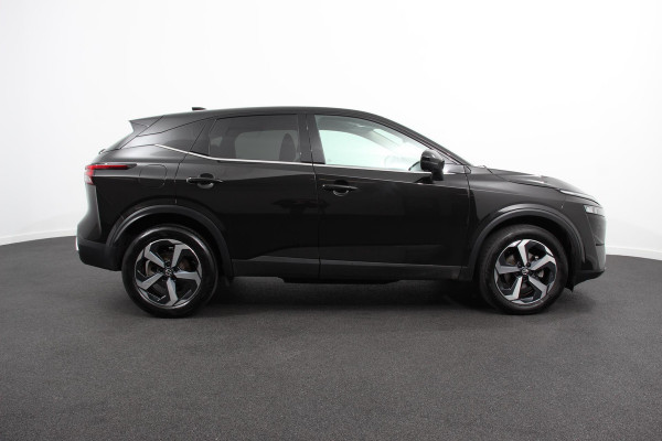 Nissan QASHQAI 1.3 DIG-T 158 pk Automaat N-Connecta Navigatie Apple Carplay/Android Auto Adaptive Cruise Control Parkeersensoren 360 camera Park Assist Lane Assist Stoel- en stuurwielverwarming Verwarmde voorruit LED koplampen Privacy Glass Trekhaak