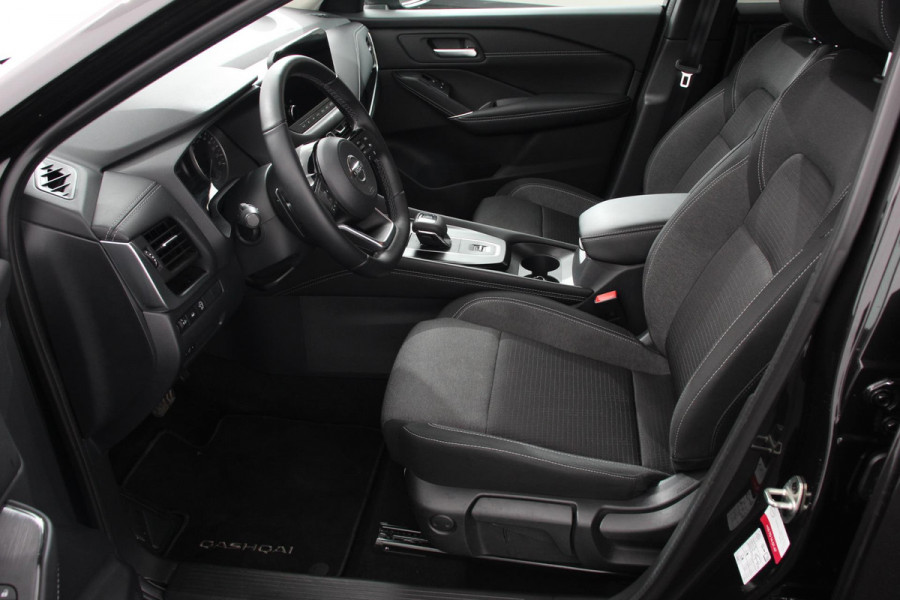 Nissan QASHQAI 1.3 DIG-T 158 pk Automaat N-Connecta Navigatie Apple Carplay/Android Auto Adaptive Cruise Control Parkeersensoren 360 camera Park Assist Lane Assist Stoel- en stuurwielverwarming Verwarmde voorruit LED koplampen Privacy Glass Trekhaak