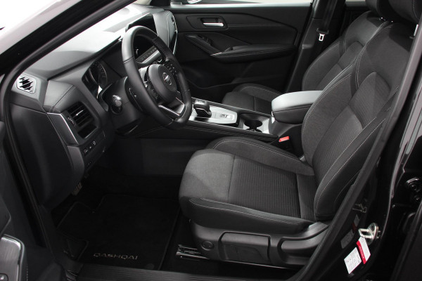 Nissan QASHQAI 1.3 DIG-T 158 pk Automaat N-Connecta Navigatie Apple Carplay/Android Auto Adaptive Cruise Control Parkeersensoren 360 camera Park Assist Lane Assist Stoel- en stuurwielverwarming Verwarmde voorruit LED koplampen Privacy Glass Trekhaak