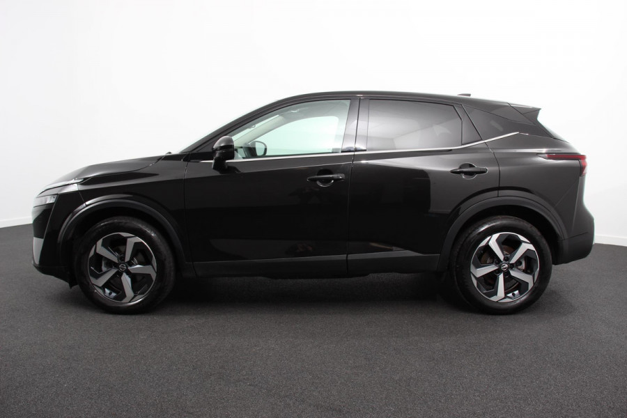 Nissan QASHQAI 1.3 DIG-T 158 pk Automaat N-Connecta Navigatie Apple Carplay/Android Auto Adaptive Cruise Control Parkeersensoren 360 camera Park Assist Lane Assist Stoel- en stuurwielverwarming Verwarmde voorruit LED koplampen Privacy Glass Trekhaak
