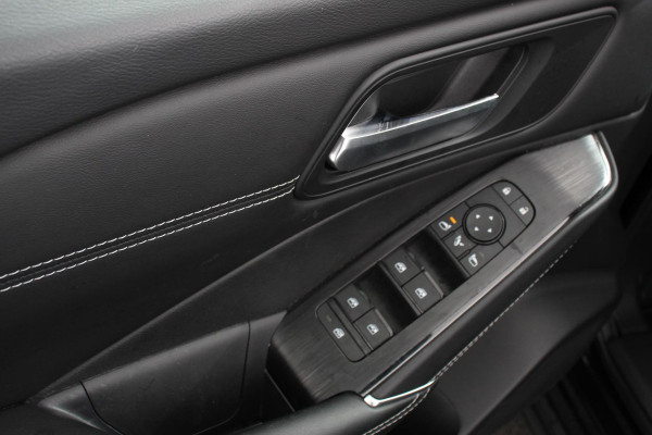 Nissan QASHQAI 1.3 DIG-T 158 pk Automaat N-Connecta Navigatie Apple Carplay/Android Auto Adaptive Cruise Control Parkeersensoren 360 camera Park Assist Lane Assist Stoel- en stuurwielverwarming Verwarmde voorruit LED koplampen Privacy Glass Trekhaak