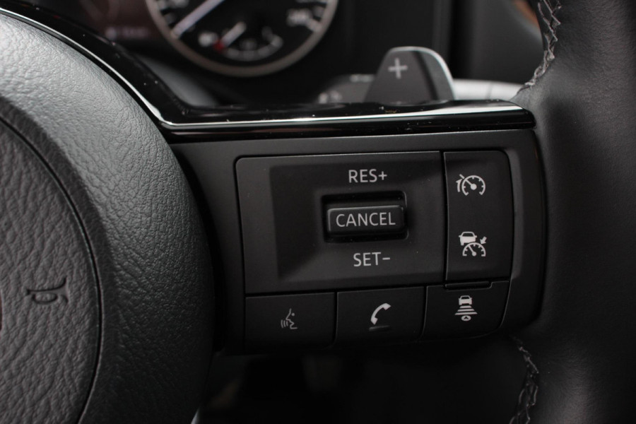 Nissan QASHQAI 1.3 DIG-T 158 pk Automaat N-Connecta Navigatie Apple Carplay/Android Auto Adaptive Cruise Control Parkeersensoren 360 camera Park Assist Lane Assist Stoel- en stuurwielverwarming Verwarmde voorruit LED koplampen Privacy Glass Trekhaak