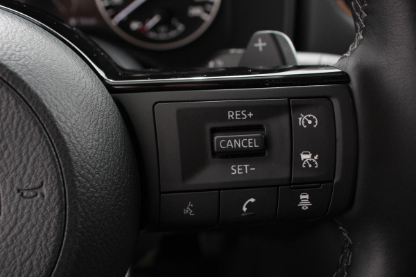 Nissan QASHQAI 1.3 DIG-T 158 pk Automaat N-Connecta Navigatie Apple Carplay/Android Auto Adaptive Cruise Control Parkeersensoren 360 camera Park Assist Lane Assist Stoel- en stuurwielverwarming Verwarmde voorruit LED koplampen Privacy Glass Trekhaak