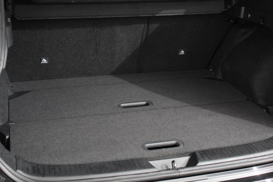 Nissan QASHQAI 1.3 DIG-T 158 pk Automaat N-Connecta Navigatie Apple Carplay/Android Auto Adaptive Cruise Control Parkeersensoren 360 camera Park Assist Lane Assist Stoel- en stuurwielverwarming Verwarmde voorruit LED koplampen Privacy Glass Trekhaak