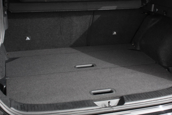 Nissan QASHQAI 1.3 DIG-T 158 pk Automaat N-Connecta Navigatie Apple Carplay/Android Auto Adaptive Cruise Control Parkeersensoren 360 camera Park Assist Lane Assist Stoel- en stuurwielverwarming Verwarmde voorruit LED koplampen Privacy Glass Trekhaak