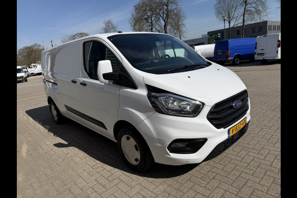 Ford Transit Custom 300 2.0 TDCI 130pk L2H1 Trend / euro 6 / vaste prijs rijklaar € 12.950 ex btw / lease vanaf € 218 / airco / cruise / navigatie / camera / trekhaak 2700 kg !