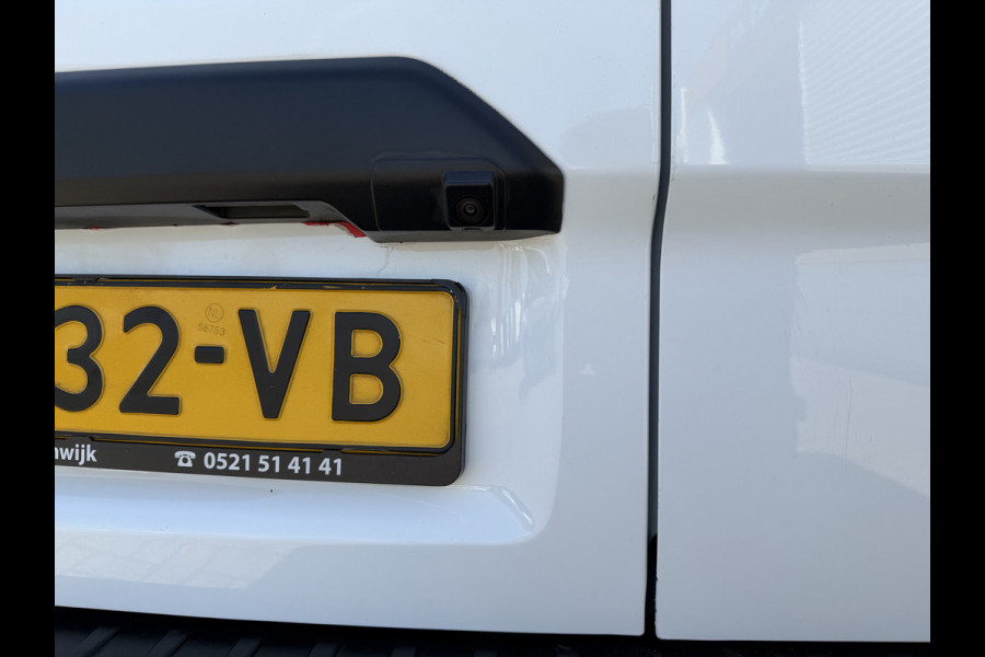 Ford Transit Custom 300 2.0 TDCI 130pk L2H1 Trend / euro 6 / vaste prijs rijklaar € 12.950 ex btw / lease vanaf € 218 / airco / cruise / navigatie / camera / trekhaak 2700 kg !