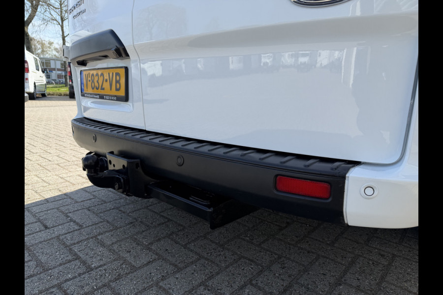 Ford Transit Custom 300 2.0 TDCI 130pk L2H1 Trend / euro 6 / vaste prijs rijklaar € 12.950 ex btw / lease vanaf € 218 / airco / cruise / navigatie / camera / trekhaak 2700 kg !