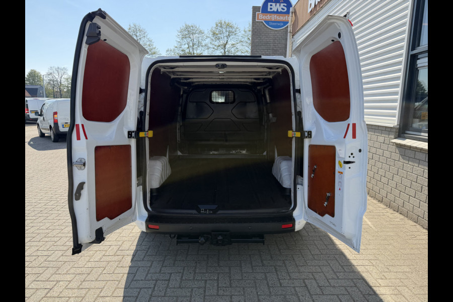 Ford Transit Custom 300 2.0 TDCI 130pk L2H1 Trend / euro 6 / vaste prijs rijklaar € 12.950 ex btw / lease vanaf € 218 / airco / cruise / navigatie / camera / trekhaak 2700 kg !