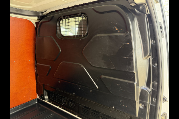 Ford Transit Custom 300 2.0 TDCI 130pk L2H1 Trend / euro 6 / vaste prijs rijklaar € 12.950 ex btw / lease vanaf € 218 / airco / cruise / navigatie / camera / trekhaak 2700 kg !
