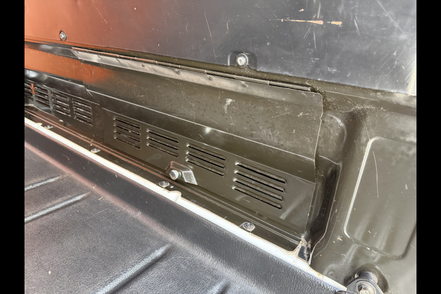 Ford Transit Custom 300 2.0 TDCI 130pk L2H1 Trend / euro 6 / vaste prijs rijklaar € 12.950 ex btw / lease vanaf € 218 / airco / cruise / navigatie / camera / trekhaak 2700 kg !