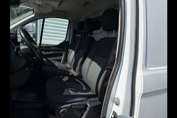 Ford Transit Custom 300 2.0 TDCI 130pk L2H1 Trend / euro 6 / vaste prijs rijklaar € 12.950 ex btw / lease vanaf € 218 / airco / cruise / navigatie / camera / trekhaak 2700 kg !
