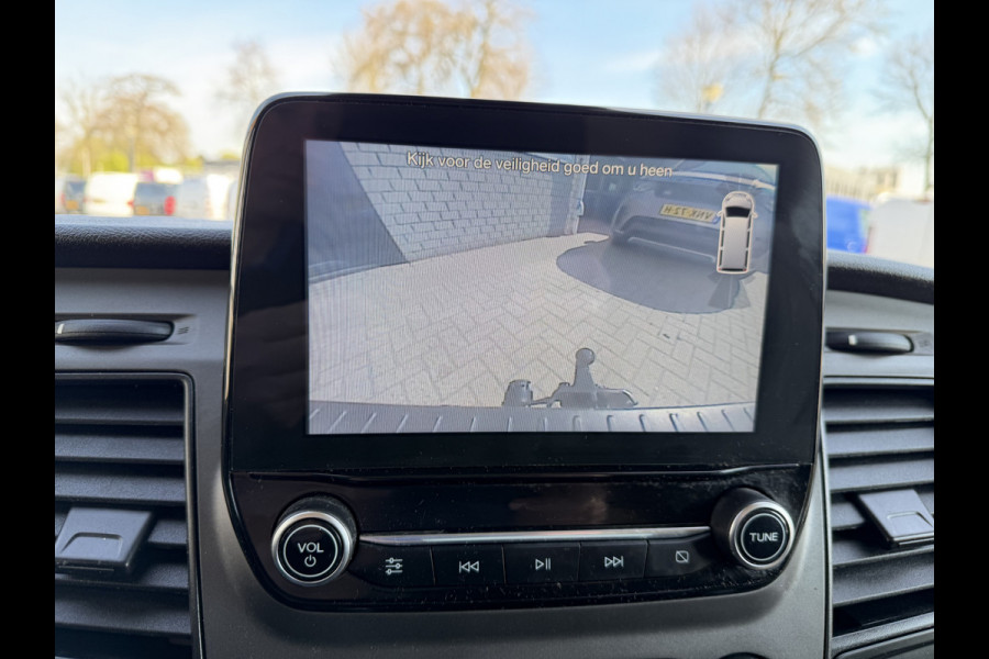 Ford Transit Custom 300 2.0 TDCI 130pk L2H1 Trend / euro 6 / vaste prijs rijklaar € 12.950 ex btw / lease vanaf € 218 / airco / cruise / navigatie / camera / trekhaak 2700 kg !