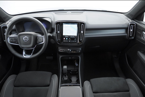 Volvo EX40 252PK Auotmaat Single Motor Extended Range Plus Panoramadak / Apple Carplay / Android Auto / Harman kardon audio / Adaptive cruise control / Pilot assist / Lichtmetalen velgen /
