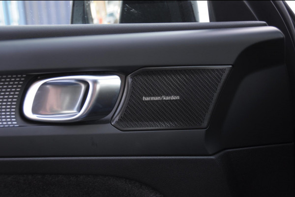 Volvo EX40 252PK Auotmaat Single Motor Extended Range Plus Panoramadak / Apple Carplay / Android Auto / Harman kardon audio / Adaptive cruise control / Pilot assist / Lichtmetalen velgen /