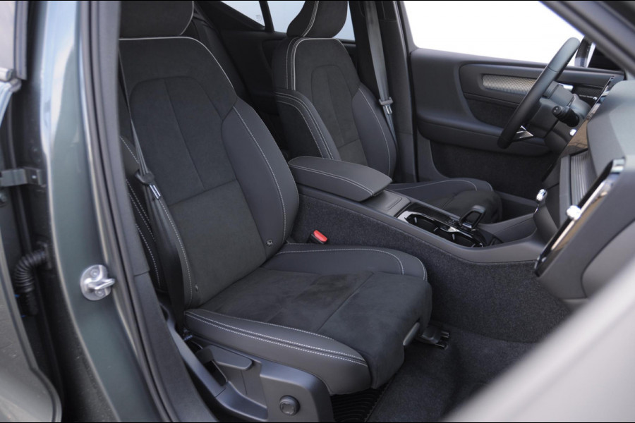 Volvo EX40 252PK Auotmaat Single Motor Extended Range Plus Panoramadak / Apple Carplay / Android Auto / Harman kardon audio / Adaptive cruise control / Pilot assist / Lichtmetalen velgen /