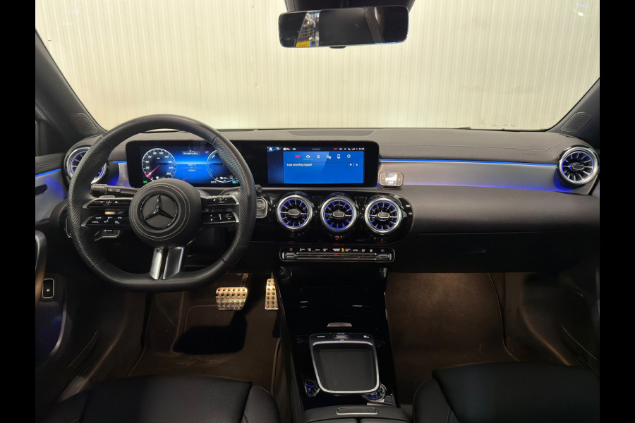 Mercedes-Benz A-Klasse 250 e Star Edition AMG Line Plus | PANO | HUD | 360 CAMERA | TREKHAAK | VOL OPTIES!