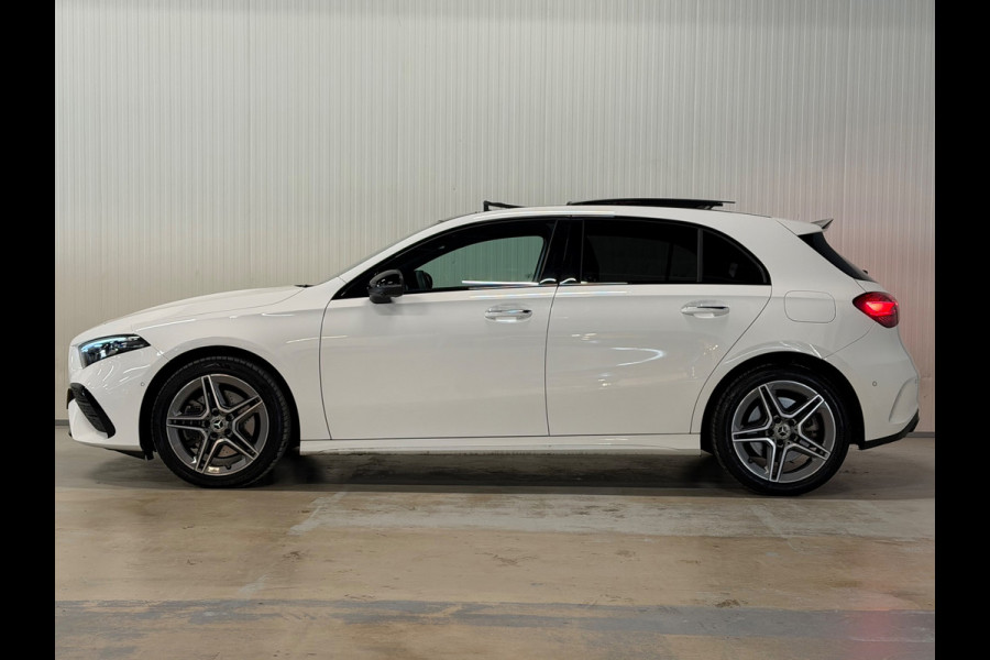 Mercedes-Benz A-Klasse 250 e Star Edition AMG Line Plus | PANO | HUD | 360 CAMERA | TREKHAAK | VOL OPTIES!