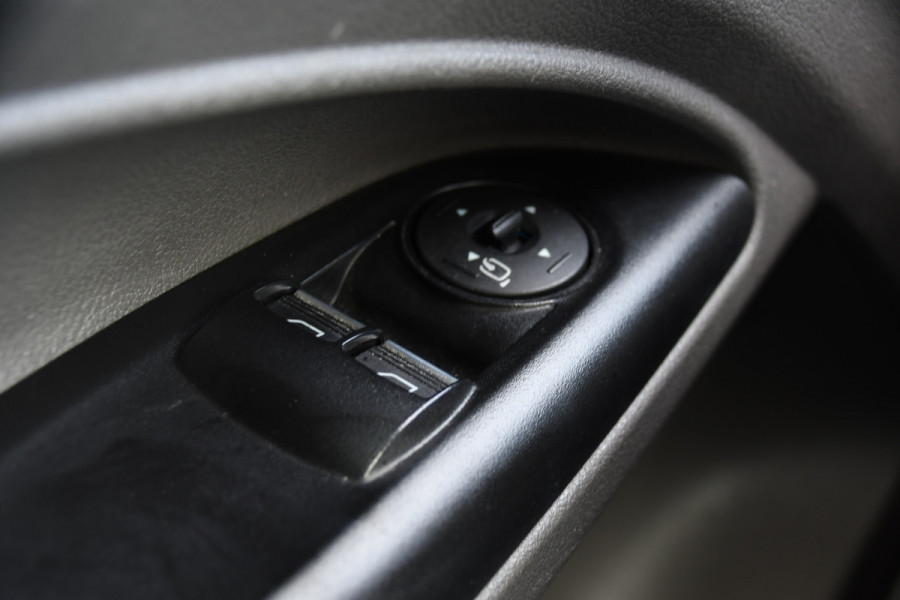 Ford Transit Connect 1.5 EcoBlue L2 Limited Camera, Cruise, Carplay, 120pk, Automaat, LED, Stoelverwarming, Clima, Automaat, Trekhaak, Uniek!