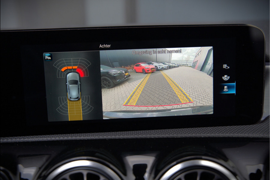 Mercedes-Benz A-Klasse 250 e Business Solution AMG Limited | Panoramadak | Stoelverwarming | Multibeam | Memory Seats | Keyless | Ambiance Verlichting | Camera | Cruise Control |