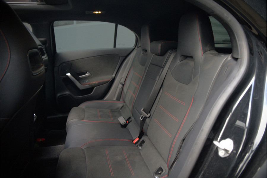 Mercedes-Benz A-Klasse 250 e Business Solution AMG Limited | Panoramadak | Stoelverwarming | Multibeam | Memory Seats | Keyless | Ambiance Verlichting | Camera | Cruise Control |