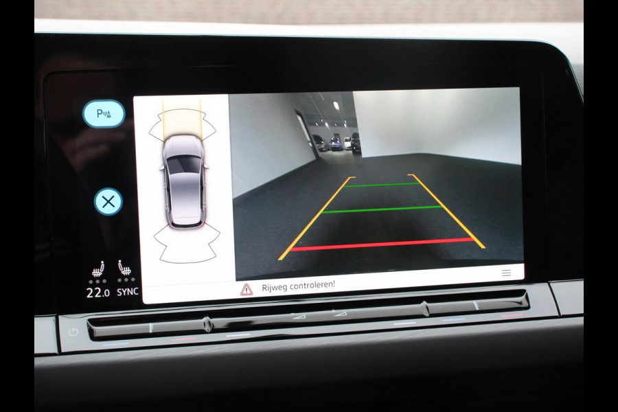 Volkswagen Golf 1.5 eTSI 150pk DSG Style Navigatie DAB Camera Lane Assist LED Adaptive Cruise Control Keyless Go Stoelverwarming Lichtmetalen Velgen