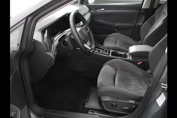 Volkswagen Golf 1.5 eTSI 150pk DSG Style Navigatie DAB Camera Lane Assist LED Adaptive Cruise Control Keyless Go Stoelverwarming Lichtmetalen Velgen
