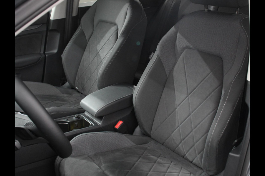 Volkswagen Golf 1.5 eTSI 150pk DSG Style Navigatie DAB Camera Lane Assist LED Adaptive Cruise Control Keyless Go Stoelverwarming Lichtmetalen Velgen