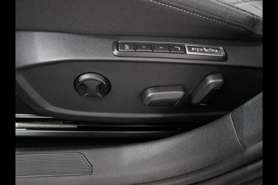 Volkswagen Golf 1.5 eTSI 150pk DSG Style Navigatie DAB Camera Lane Assist LED Adaptive Cruise Control Keyless Go Stoelverwarming Lichtmetalen Velgen